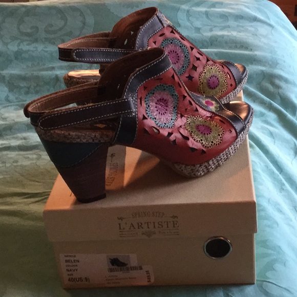 L'Artiste Sandals - Picture 2 of 5